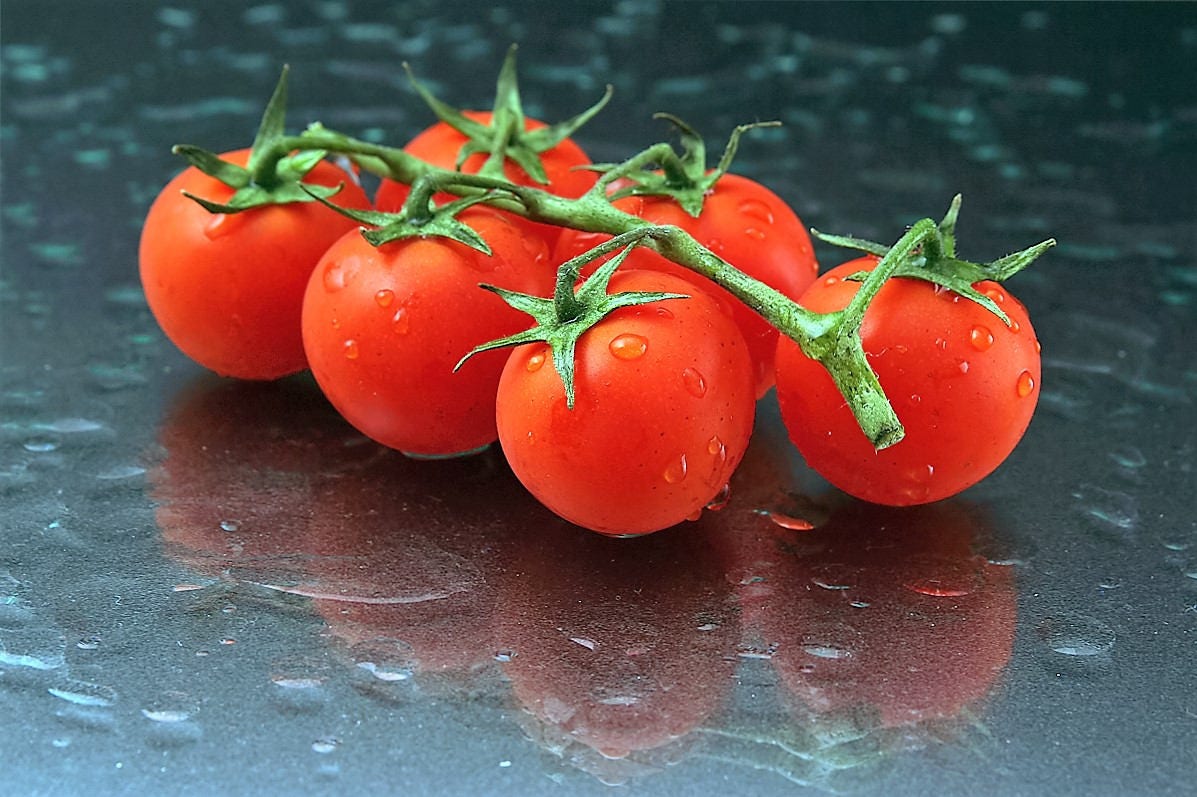 100 Red SWEETIE CHERRY TOMATO Super Sweet 1" Lycopersicon Fruit Vegetable Seeds