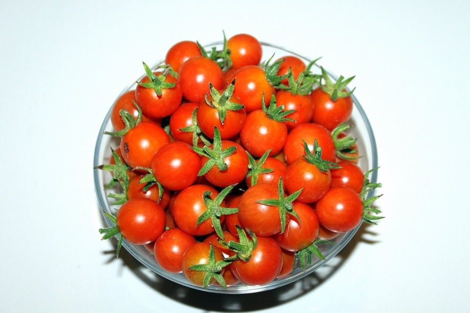 100 Red SWEETIE CHERRY TOMATO Super Sweet 1" Lycopersicon Fruit Vegetable Seeds