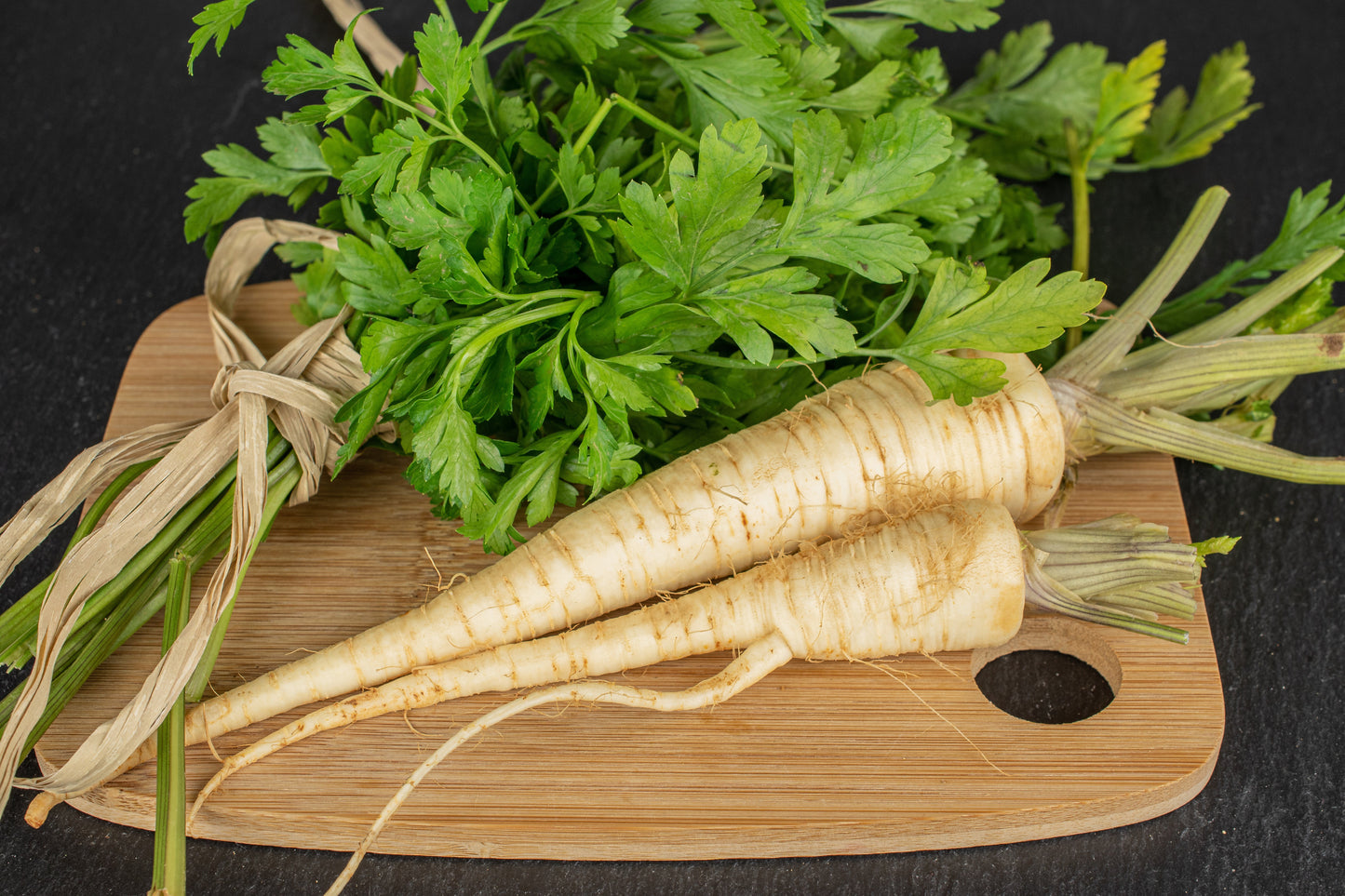 1000 HAMBURG ROOTED PARSLEY Petroselinum Crispum Tuberosum Root Vegetable Seeds