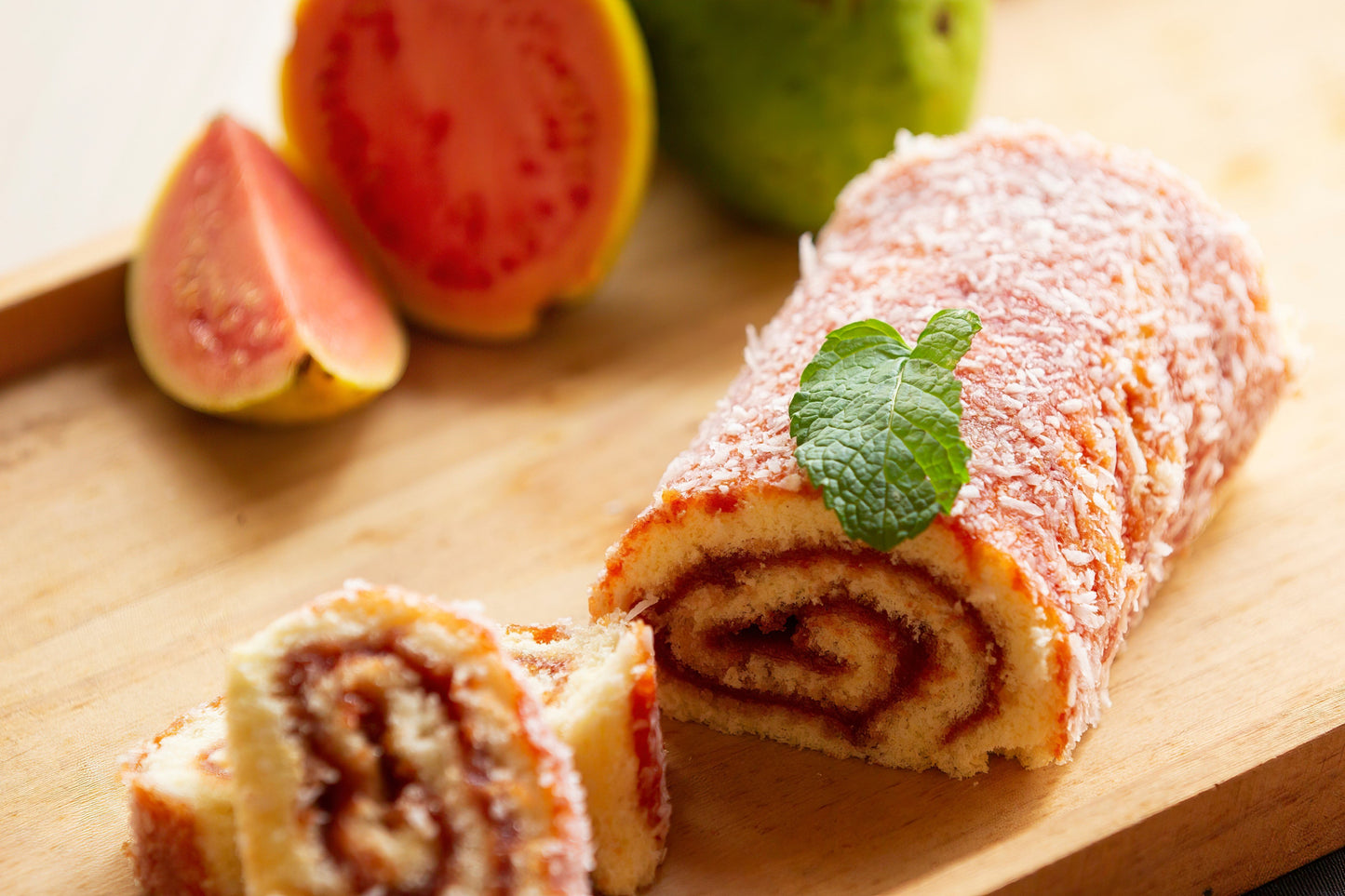 20 GUAVA FRUIT Tree Shrub Psidium Guajava White Flowers Fruit Seeds