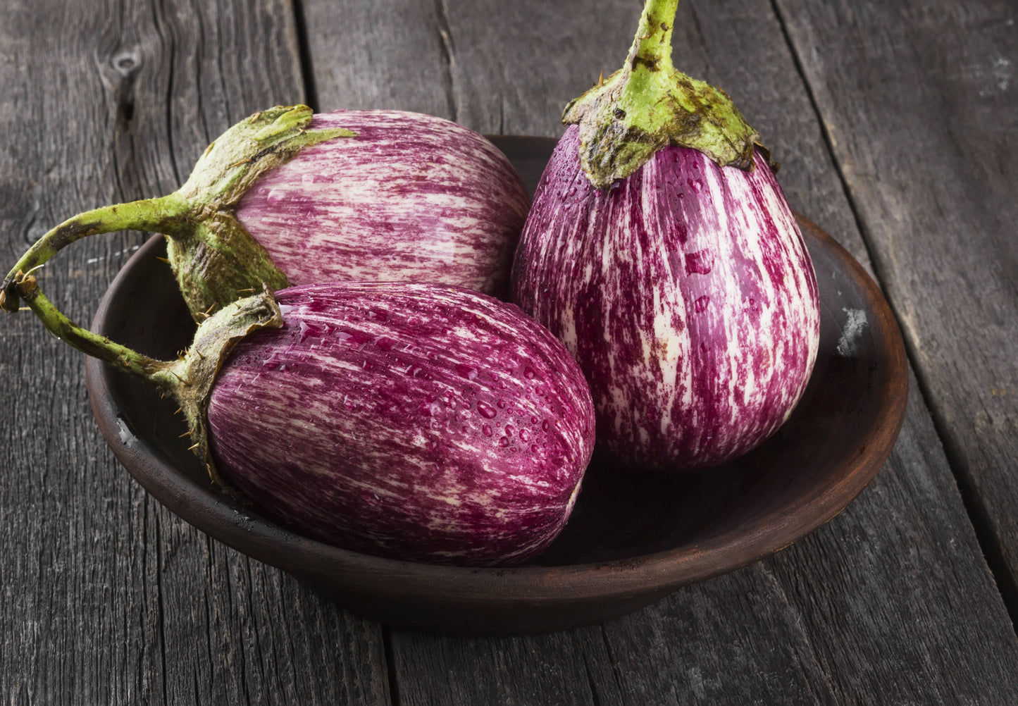 30 Pandora STRIPED ROSE EGGPLANT Solanum Melongena White Fruit Vegetable Seeds